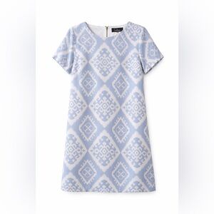 Feel Effortlessly Chic in this Throw It On And You’re Put Together Shift Dress!